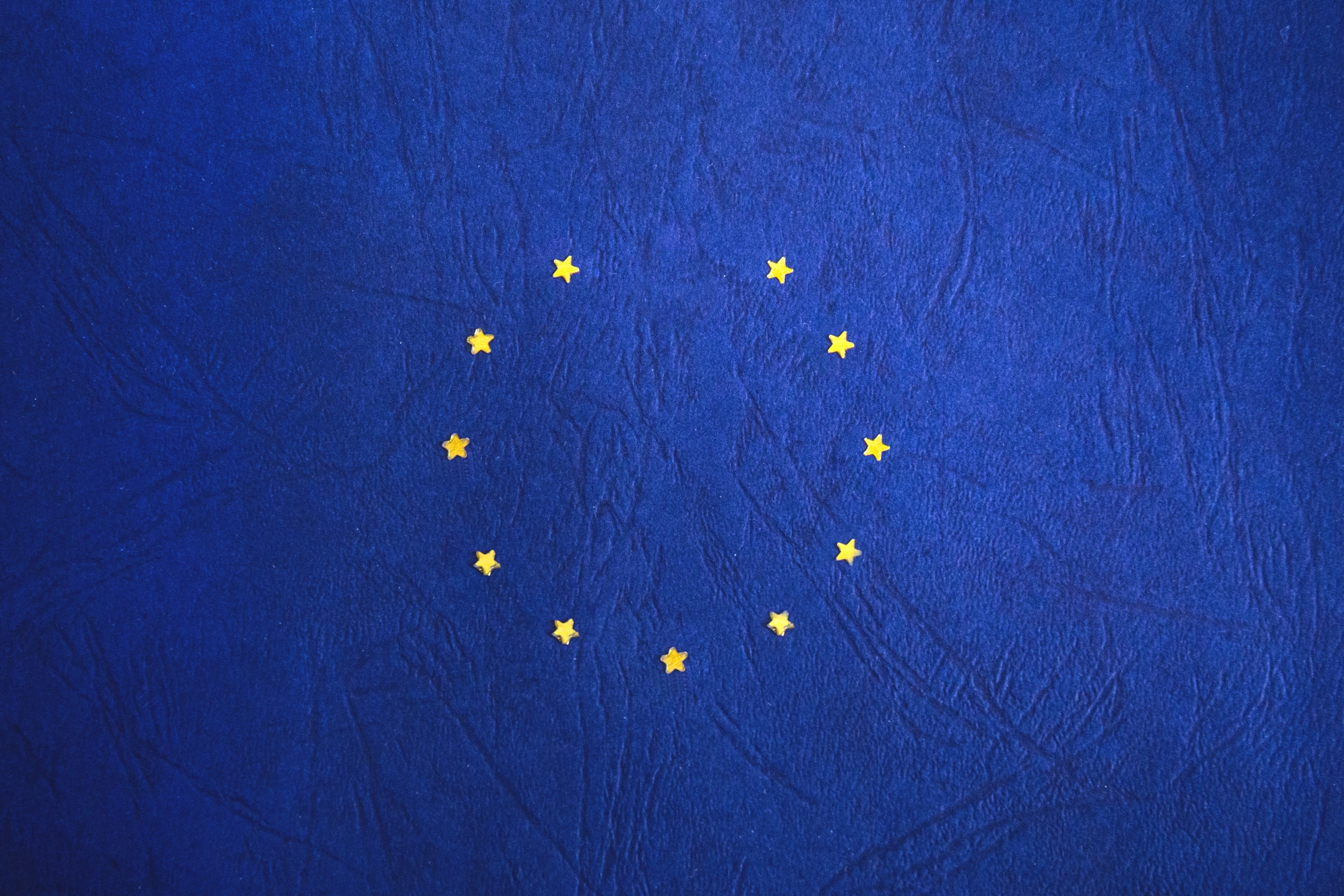 Flaga Unii Europejskiej bez jednej gwiazdki symbolizująca brexit